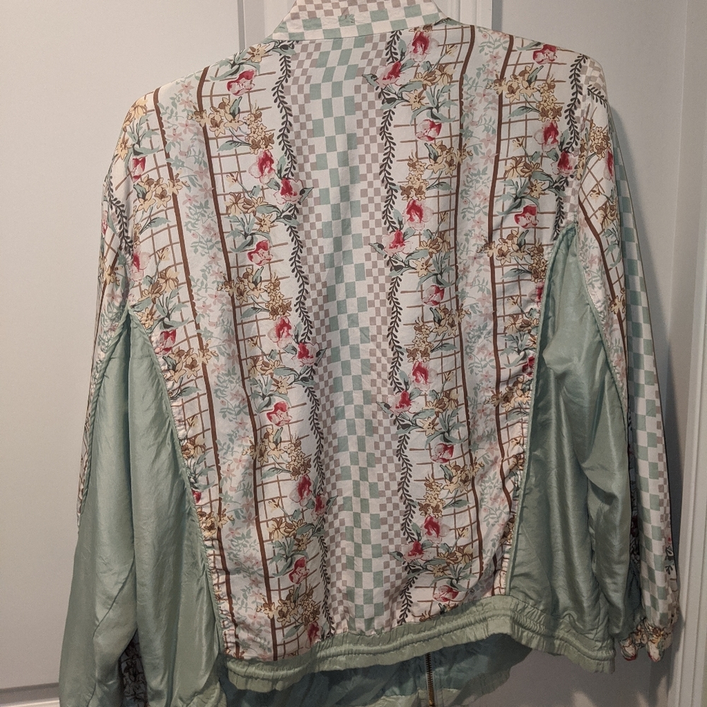 Fun windbreaker jacket - Picture 3 of 3